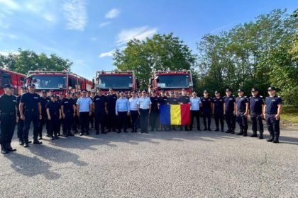80 de pompieri din romania pleaca in franta cu 8 autospeciale pentru a ajuta la stingerea incendiilor de padure 667ec8f153400
