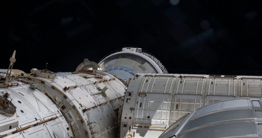 astronautii nasa vor mai ramane pe statia spatiala internationala pana se rezolva probleme aparute la capsula starliner 667fad743f0e0