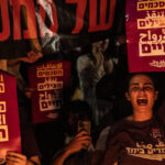 familiile ostaticilor israelieni s au saturat de netanyahu 120 000 de oameni i au cerut demisia la un protest urias in tel aviv 665c3858db677