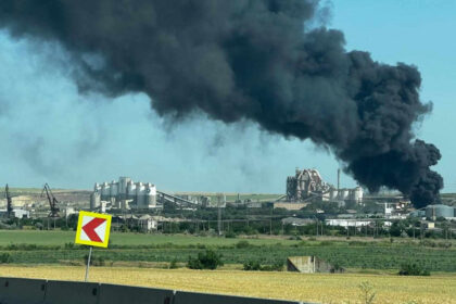 foto incendiu in zona fabricii de ciment din medgidia pe aproape 1 000 de metri patrati 665dd2f990ba1