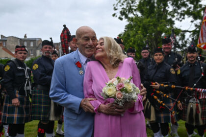 galerie foto un american de 100 de ani veteran din al doilea razboi mondial a venit pana in normandia ca sa se casatoreasca cu iubita lui 6665c649a0537