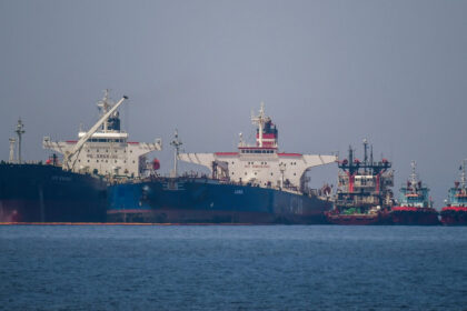 petrolierele rusesti au gasit un nou loc pe mare unde pot transfera titeiul incalcand sanctiunile internationale 665de6ce5f152