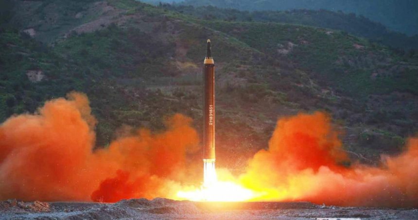 video coreea de nord sustine ca a testat cu succes o racheta cu focoase multiple sud coreenii spun ca a explodat in aer 667cf7b3ad5a3