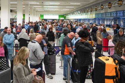 video haos pe aeroportul din manchester dupa o pana uriasa de curent mii de oameni au avut zborul anulat sau intarziat 6677dc03483e6