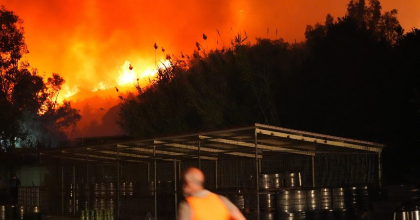 video imagini dramatice destinatii de vacanta din turcia si grecia devastate de incendii mai multi turisti romani au fost evacuati 668170a10b326