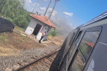 video panica intr un tren care se intorcea de la mare locomotiva a luat foc in mers 66803c6c296f7