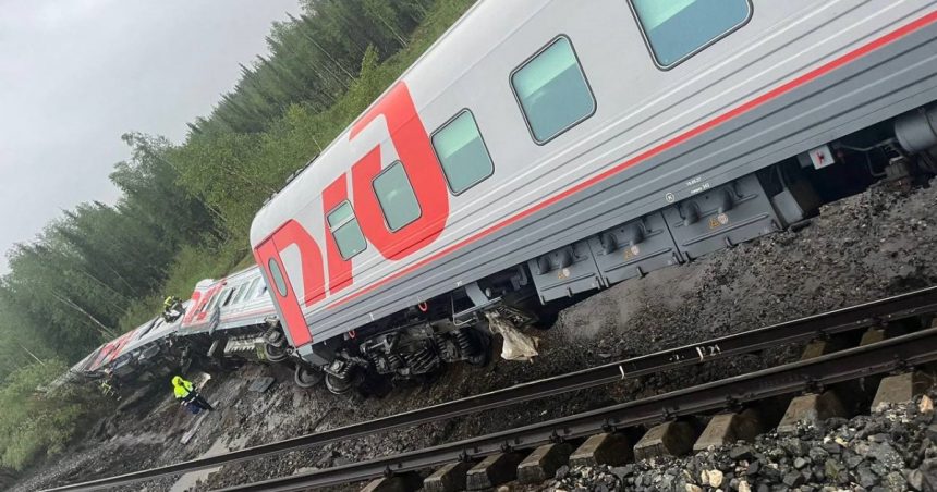 video un tren a deraiat in nordul indepartat al rusiei 20 de oameni au fost raniti 667d0dfb75419