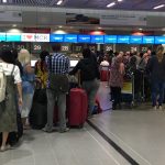 intarzieri si scandal pe aeroportul otopeni in plin sezon al vacantelor sute de pasageri au asteptat ore in sir 66831c5b043e1