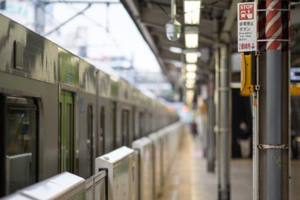 un japonez a murit intr un tren din tokyo decesul lui a trecut neobservat 12 ore timp in care garnitura a mers sute de km 6683e970372a5